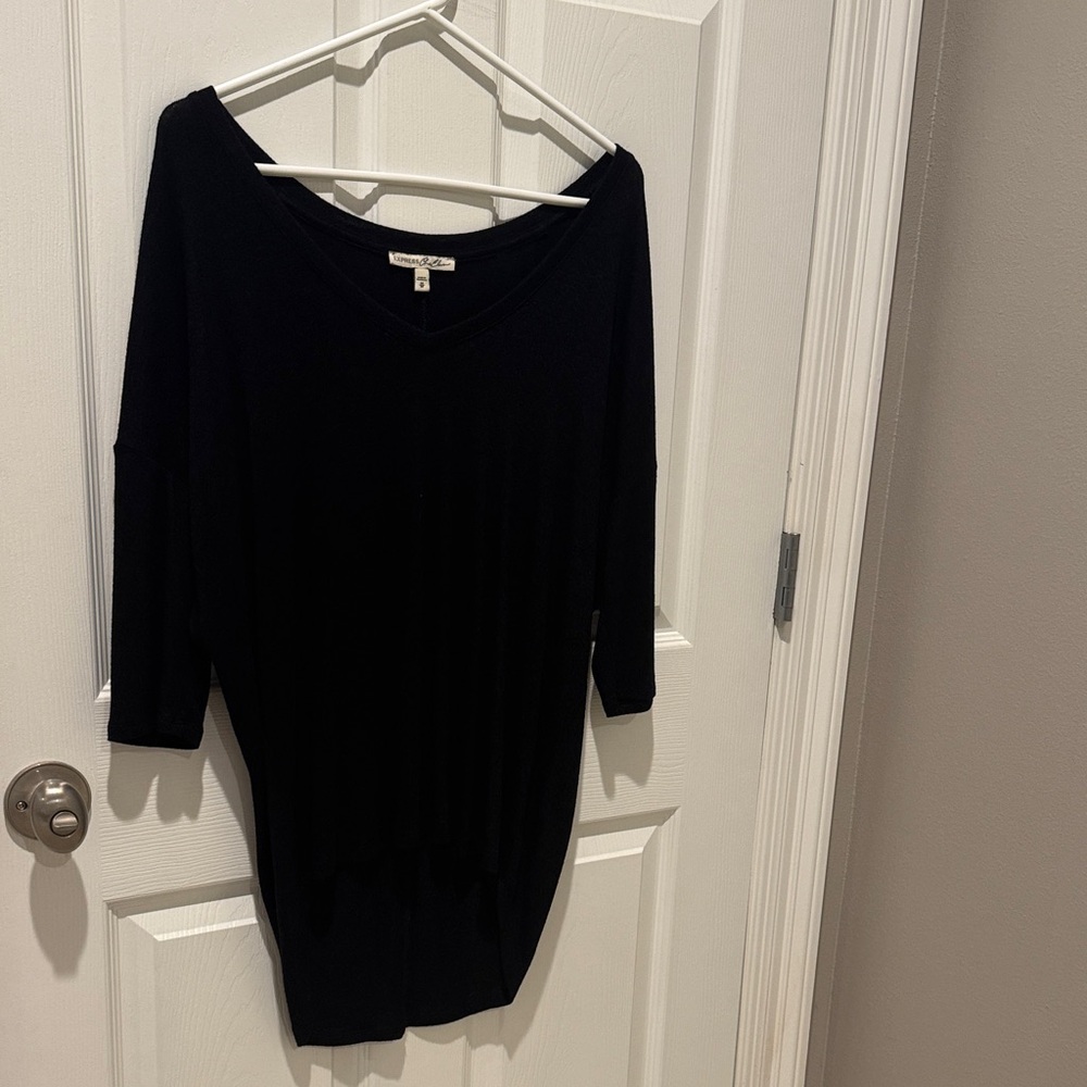 Express Charcoal V-Neck Top - Picture 3 of 12